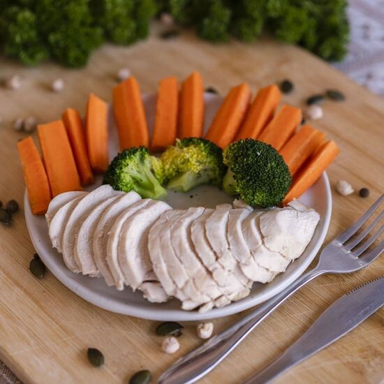 Sousvide Chicken with Carrots & Broccoli  🍽️ • 210kcal • P24 • 220g