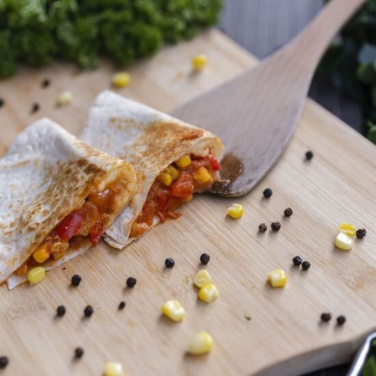 Chicken Quesadilla  🌯                                from • 324kcal • P19 • 155g