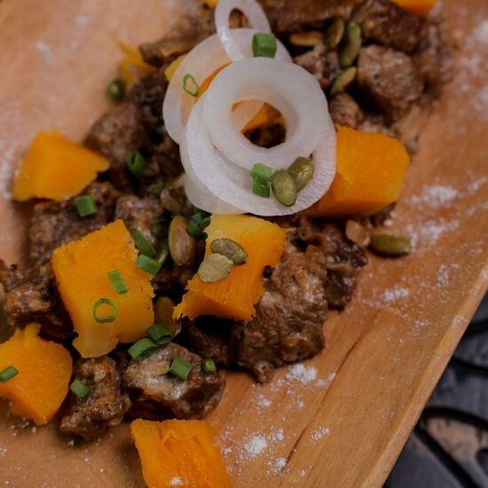Куырдак из конины с запечённой тыквой