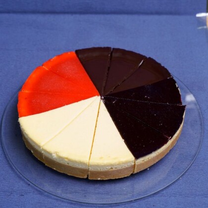 АССОРТИ ЧИЗКЕЙКОВ (НЬЮ-ЙОРК, ШОКОЛАДНЫЙ, КЛУБНИКА, ЧЕРНИКА) AYLAS CAKE (12 порций)