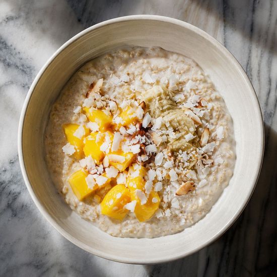 Oatmeal porridge, bananas, caramel