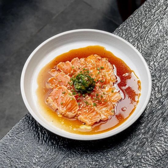 Salmon tataki, spicy cucumbers
