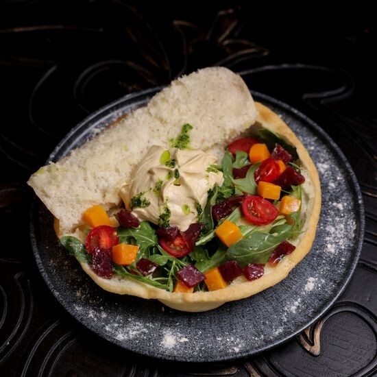 Салат с сур ет, запечёной тыквой, муссом из копчёного курта
