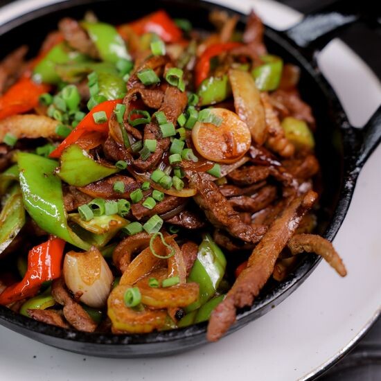 Жаужурек, печень барашка жареная с репчатым луком и курдюком
