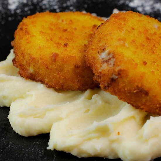 Куриные биточки в панировке с картофельным пюре